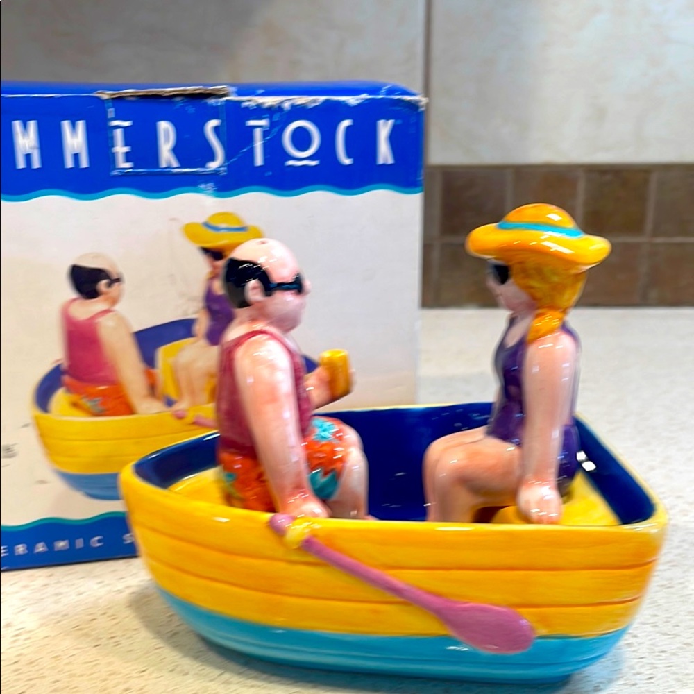 NIB Summerstock Vintage Ceramic Salt & Pepper Shaker Set